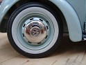 1:18 Schuco Volkswagen KafÃ«r 2003 Aquarius Blue With Franell Grey Interior. here the detail of the rims...you could apreciate the great detail in the hubcaps and the white wall tires. Subida por santinogahan